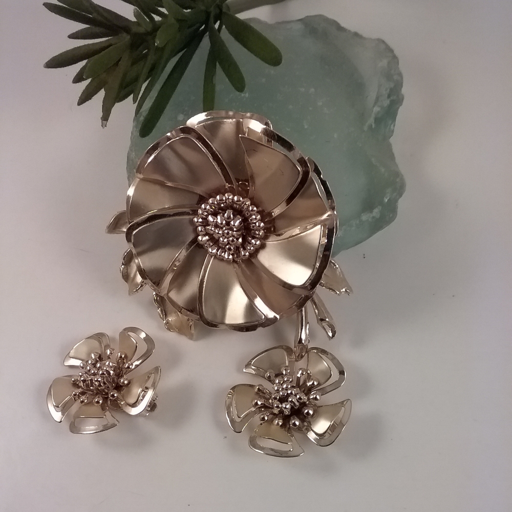 Goldtoned Flower Brooch and Earings
